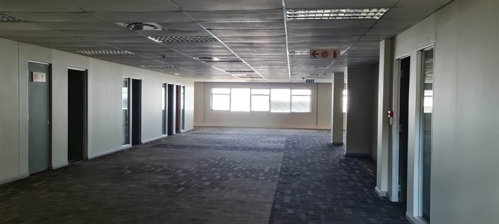 750  m² Office Space in Jet Park photo number 4