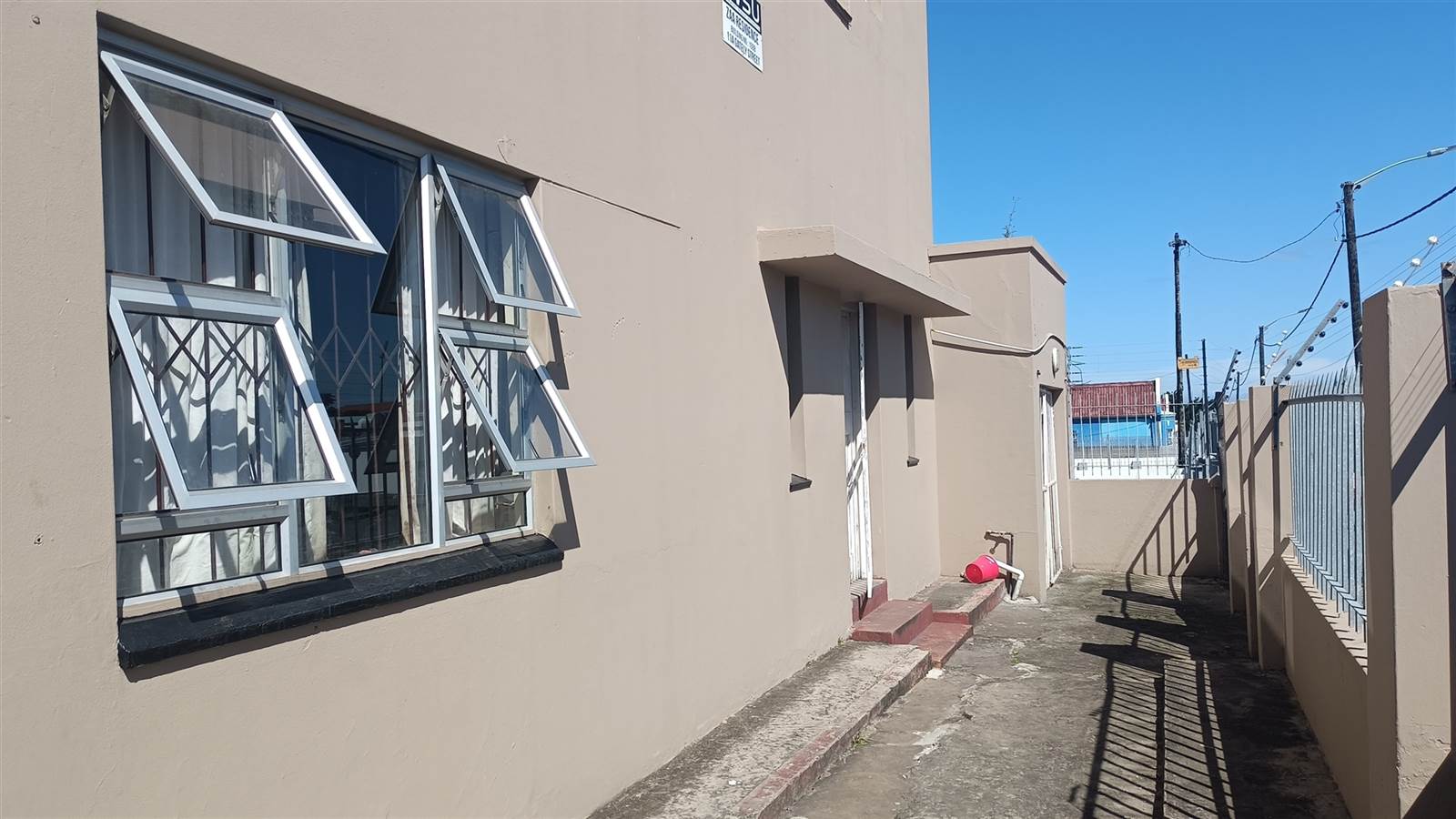 20 Bed House in Southernwood photo number 4