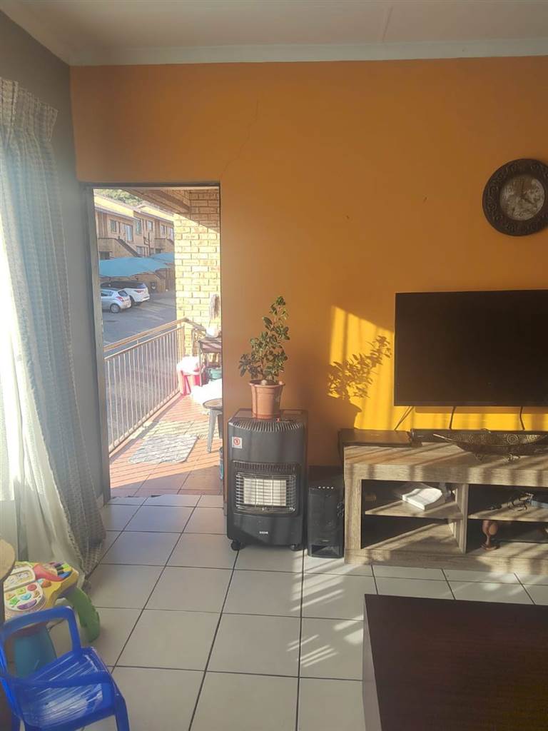 2 Bed Townhouse in Meredale photo number 3