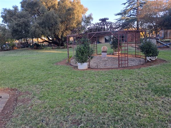 4.3 ha Smallholding 4.3 ha Smallholding