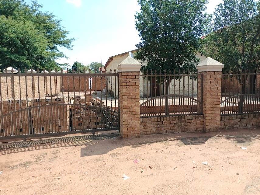3 Bed House in Soshanguve photo number 2