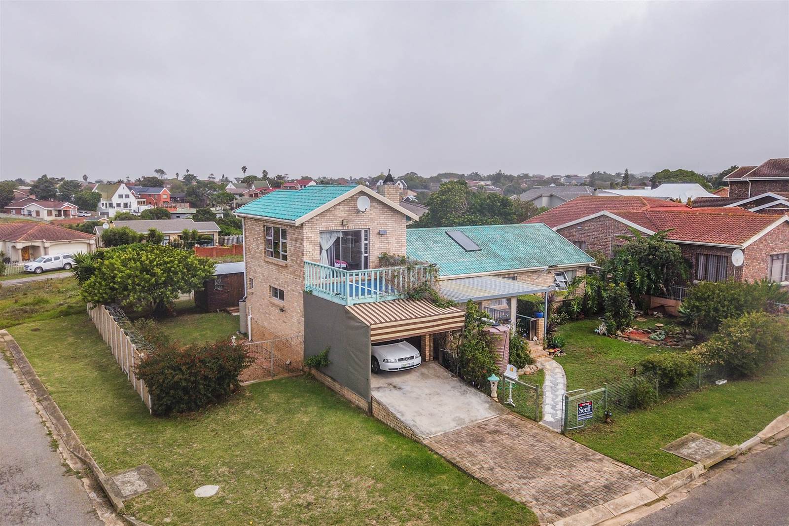 4 Bed House in Jeffreys Bay photo number 2