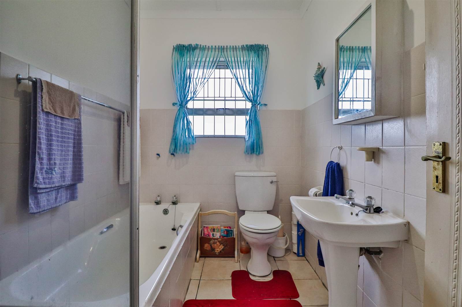 4 Bed House in Jeffreys Bay photo number 12