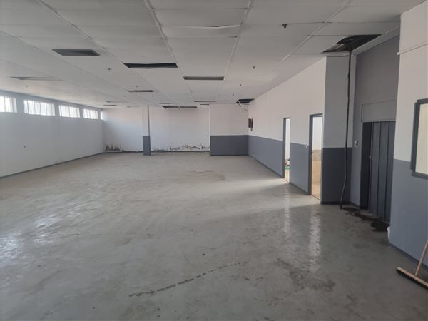 2 000  m² Commercial space