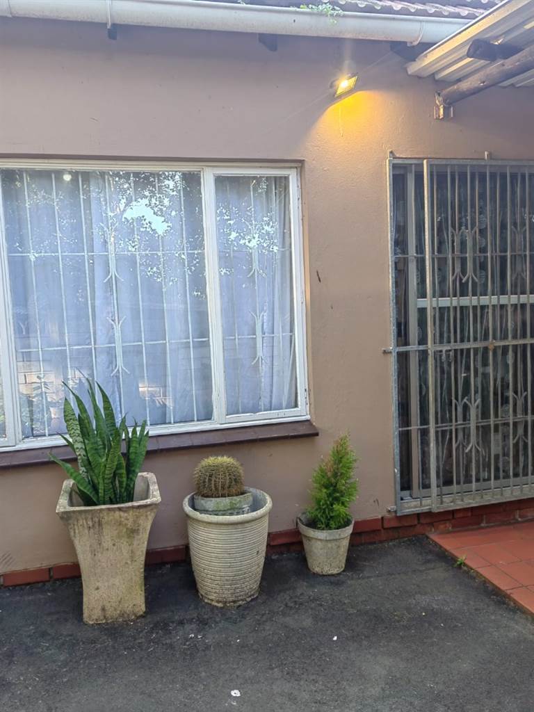 3 Bed House in Pinetown Central photo number 12