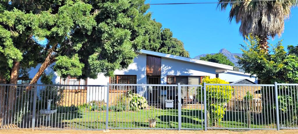 4 Bed House in Swellendam photo number 27