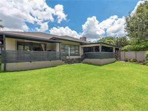 6 Bed House in Sandringham