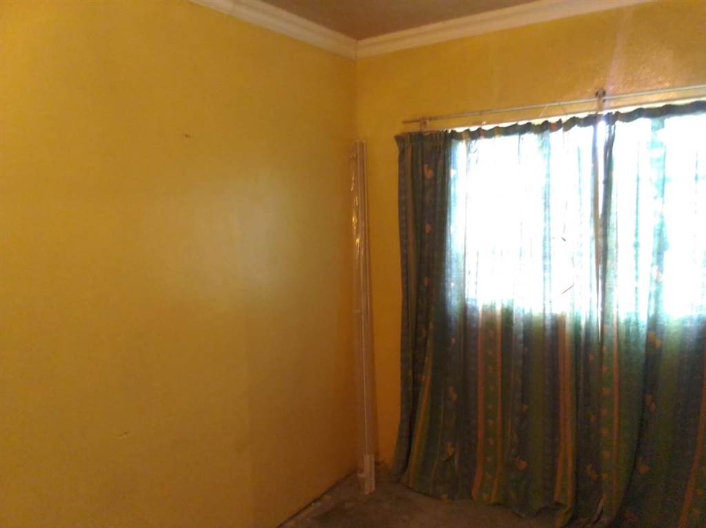 3 Bed House in Kwazakhele photo number 7