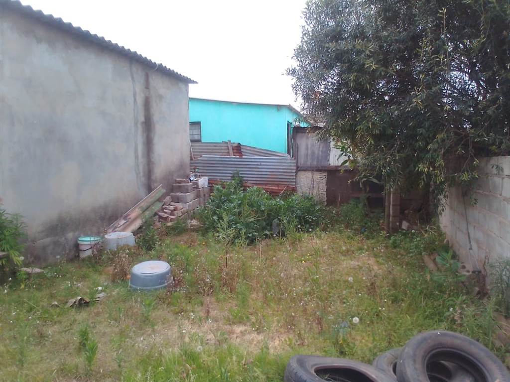 3 Bed House in Kwazakhele photo number 11