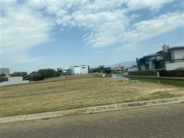 1 036 m² Land