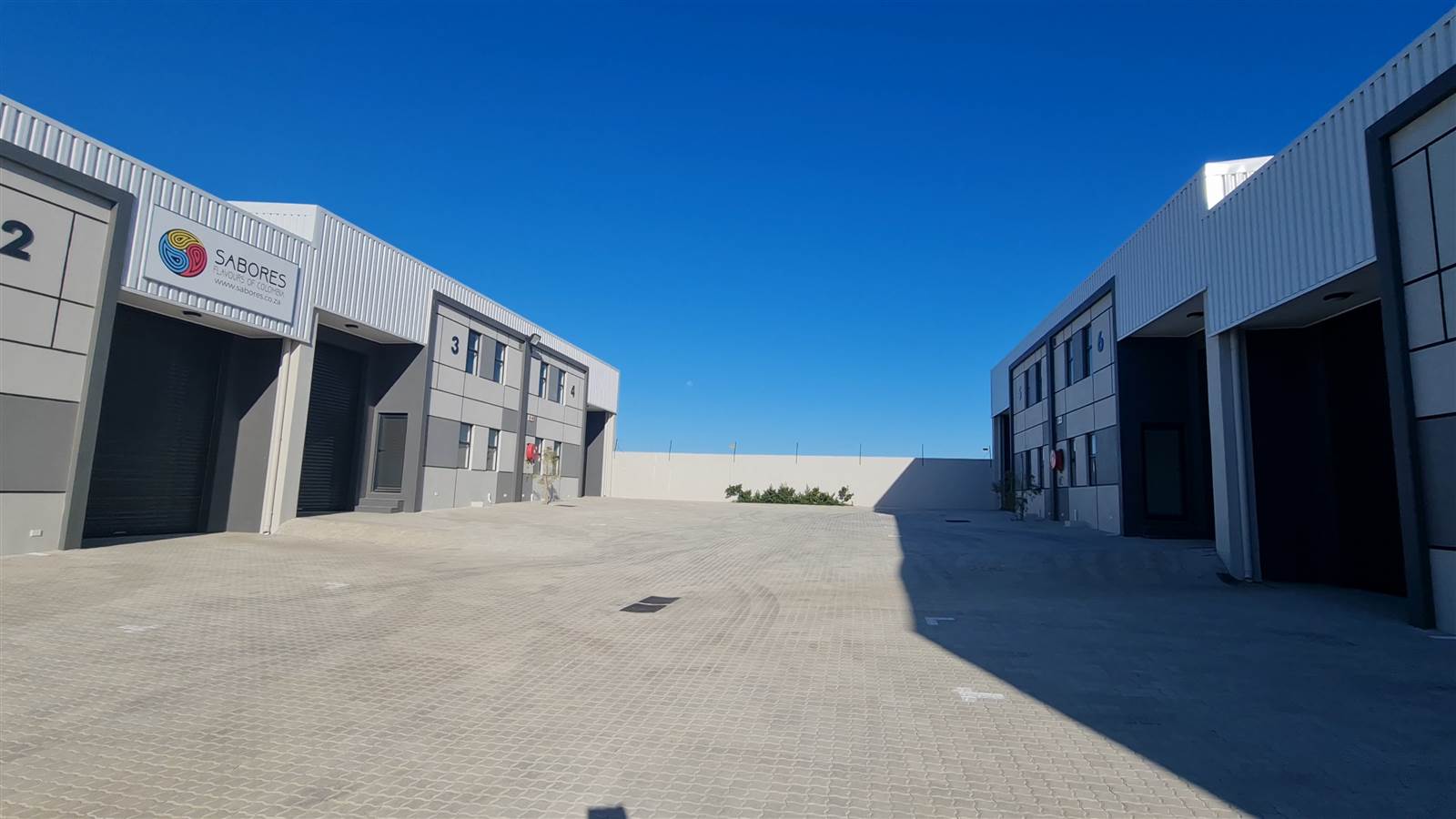 132  m² Commercial space in Parklands photo number 3