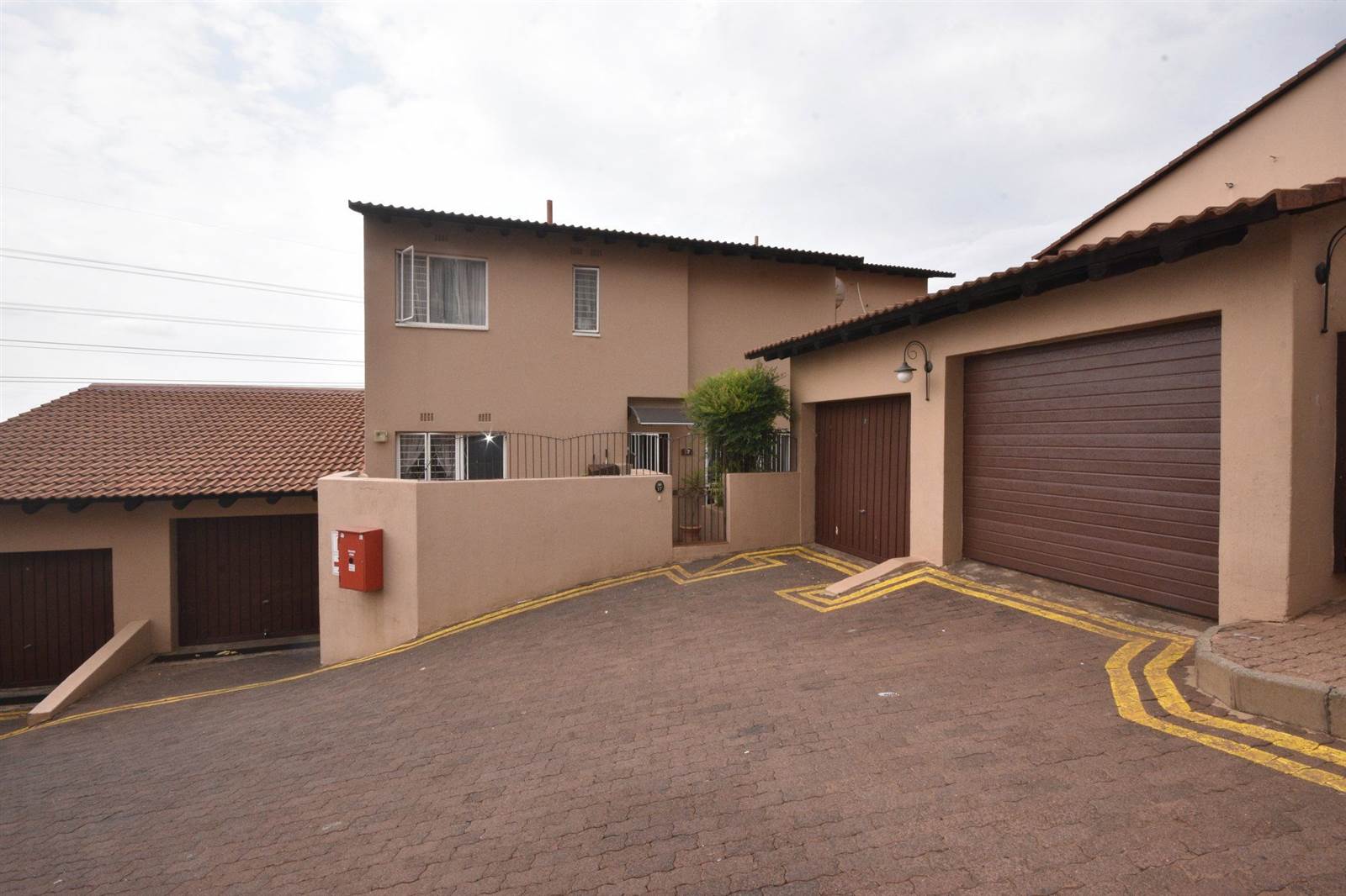3 Bed Townhouse in Sunnyrock photo number 1