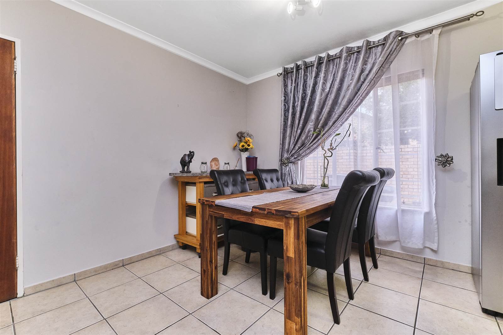 3 Bed Townhouse in Ruimsig photo number 5