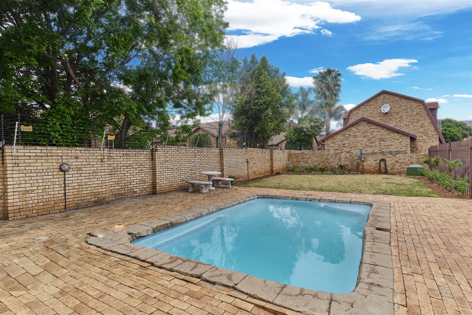 3 Bed Townhouse in Ruimsig photo number 17