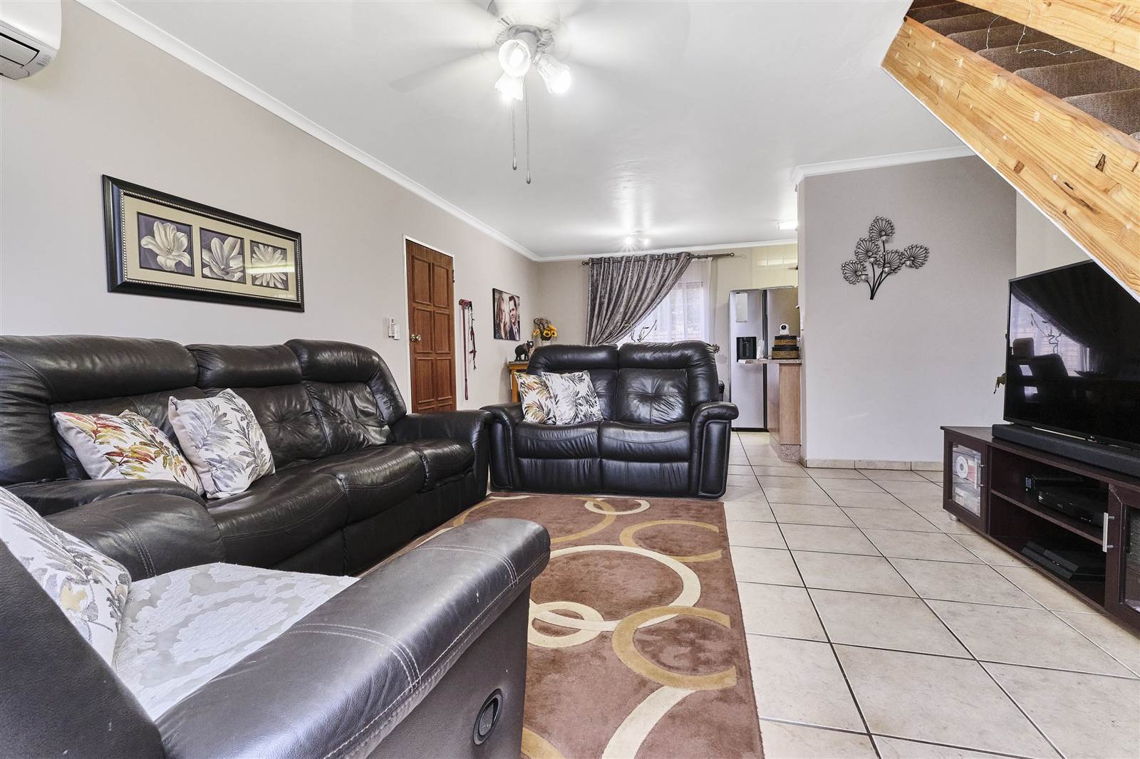 3 Bed Townhouse in Ruimsig photo number 7