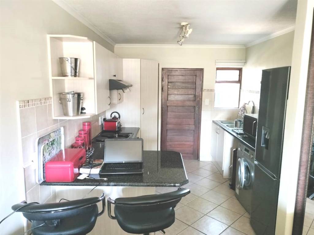 2 Bed Apartment in Zambezi Country Estate photo number 6