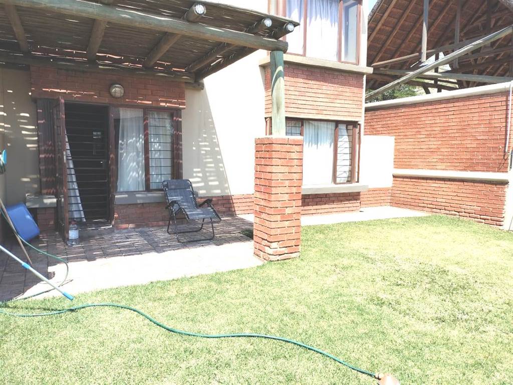 2 Bed Apartment in Zambezi Country Estate photo number 5