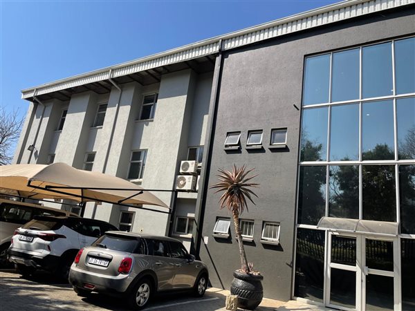 236  m² Commercial space