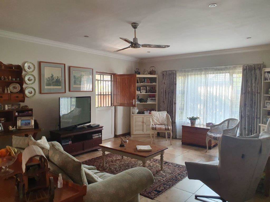 3 Bed Simplex in Douglasdale photo number 4