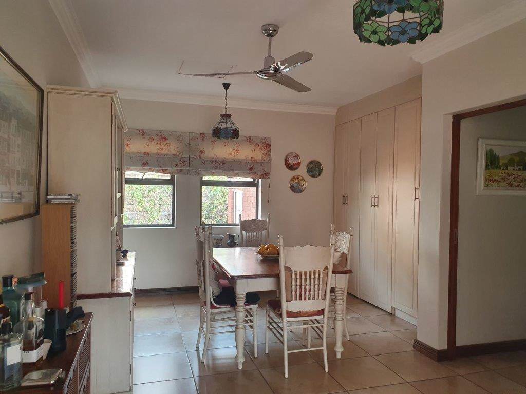 3 Bed Simplex in Douglasdale photo number 12