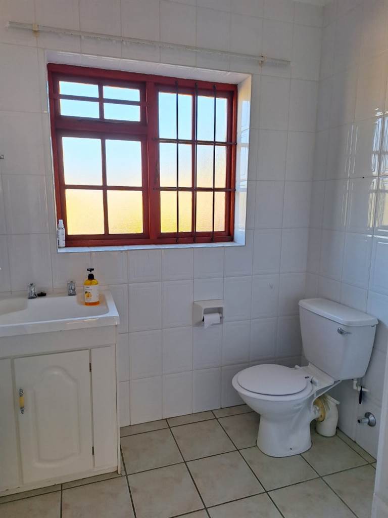 2 Bed House in Northern Paarl photo number 10