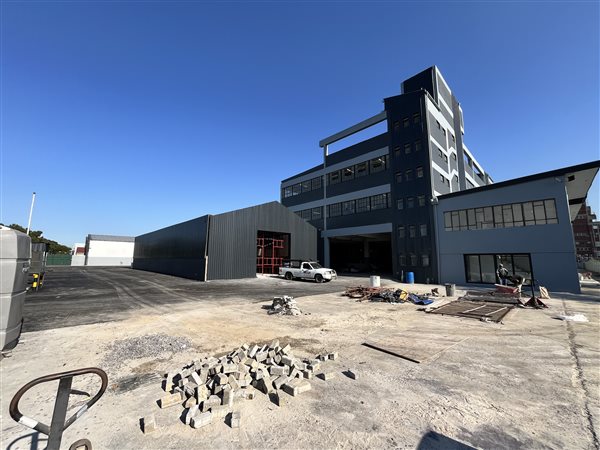 9 869  m² Industrial space