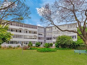 3 Bed Apartment in Fairway