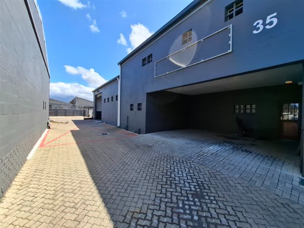 420  m² Industrial space