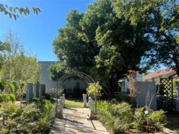 4 Bedroom House 4 Bedroom House