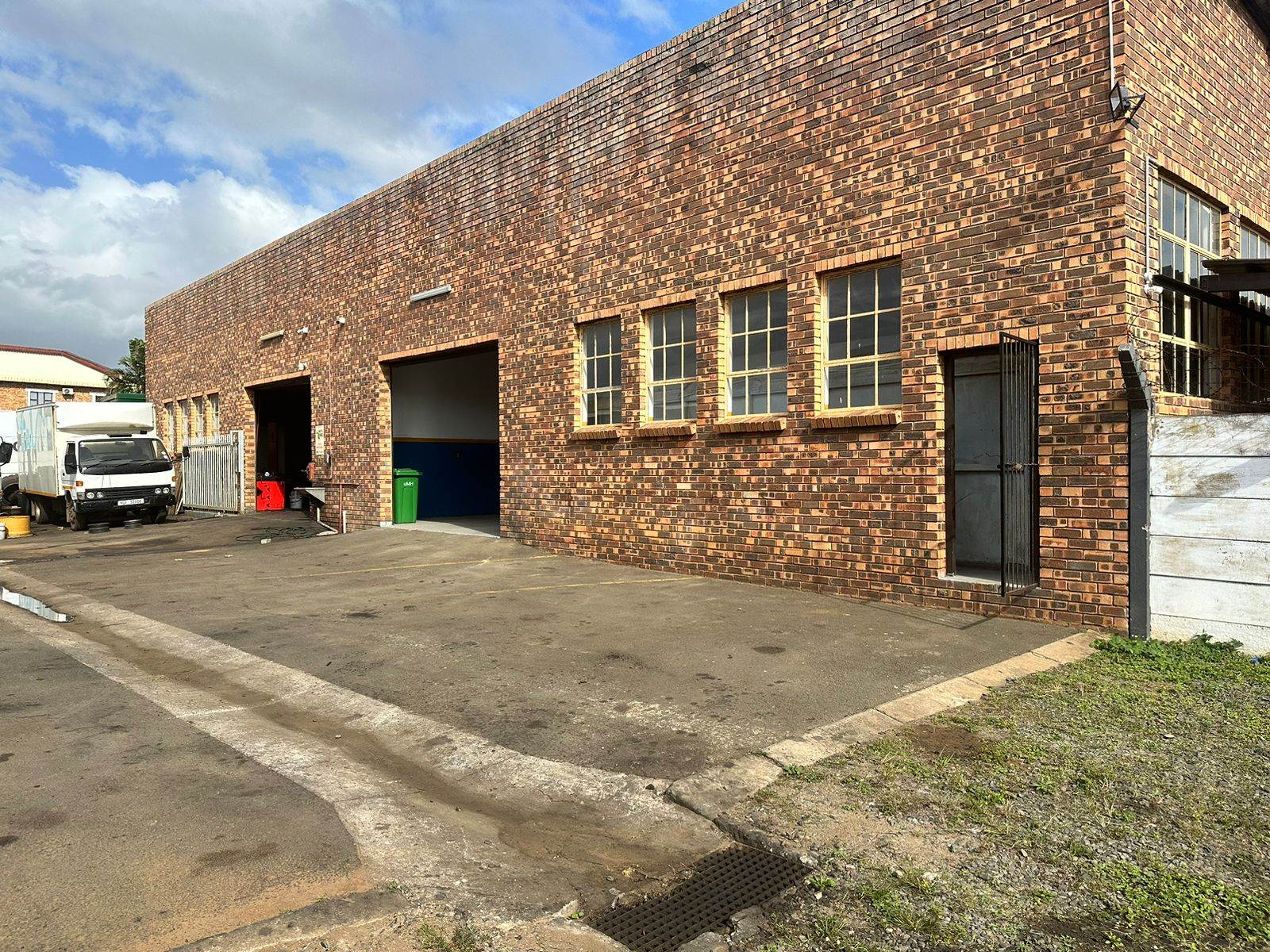 676  m² Industrial space in Richem photo number 1