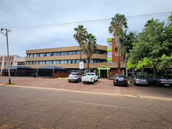 86  m² Commercial space