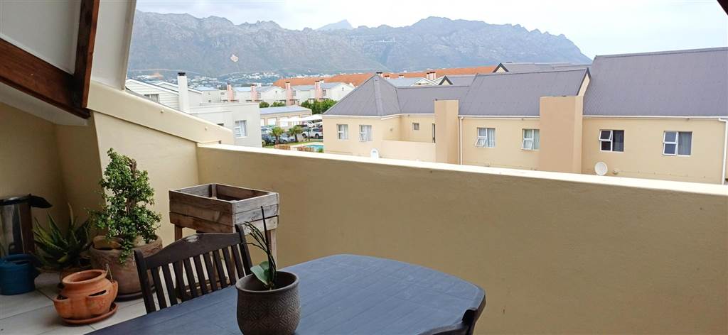 1 Bed Apartment in Gordons Bay Central photo number 17
