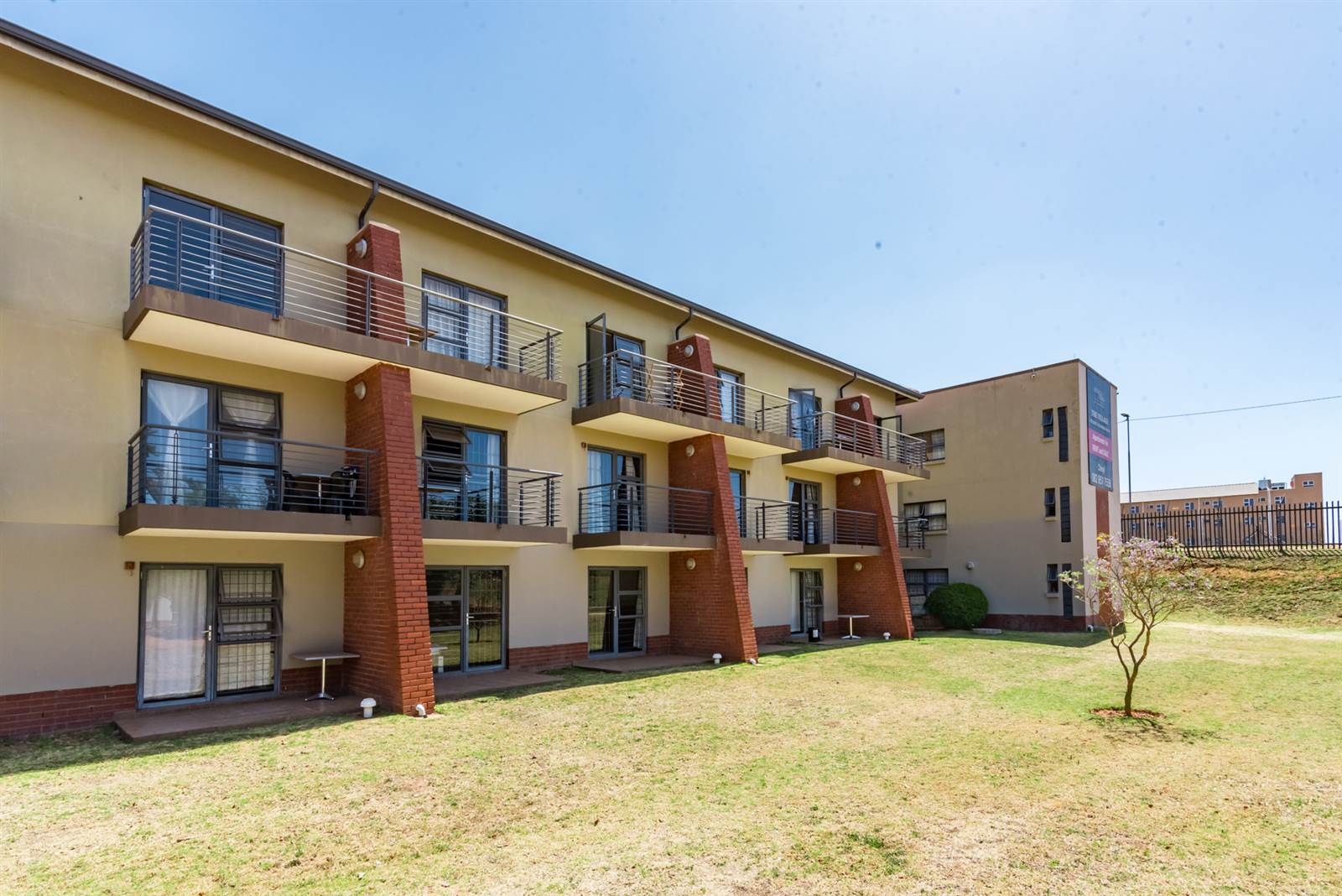 1 Bed Apartment in Ruimsig photo number 17