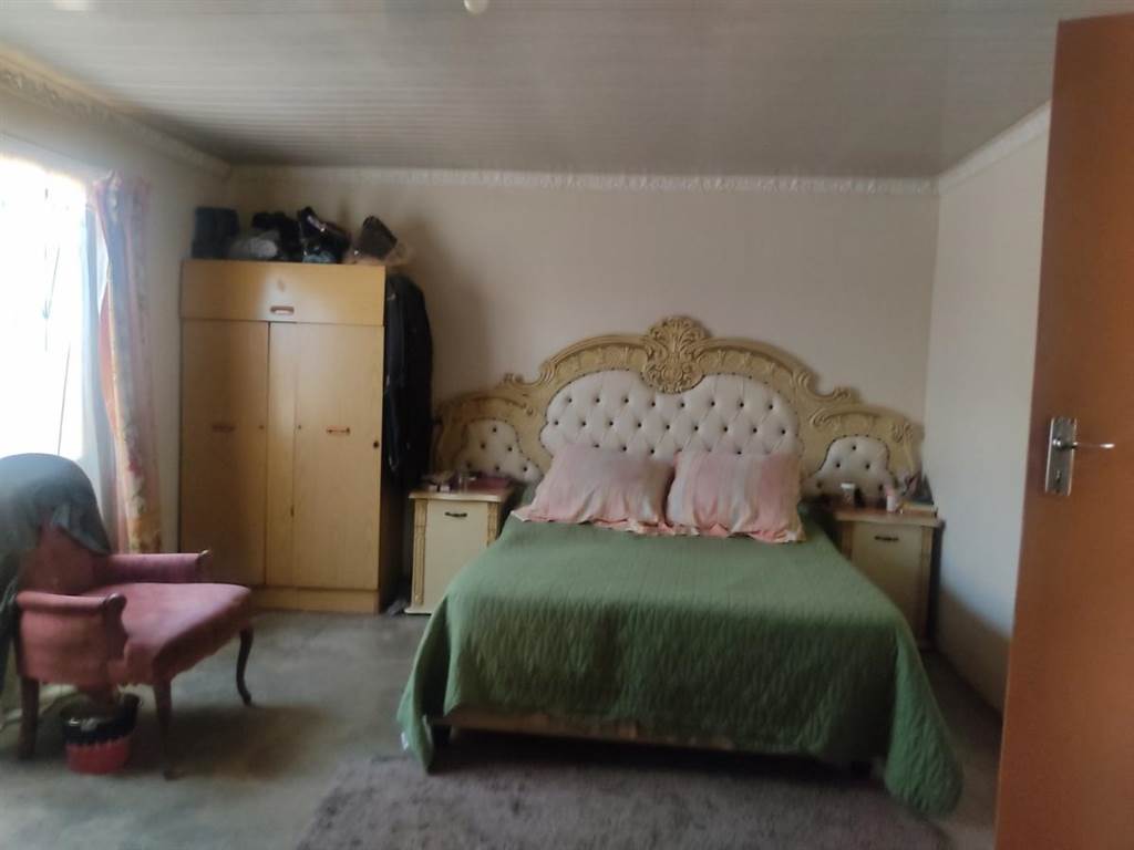 3 Bed House in Vosloorus photo number 9