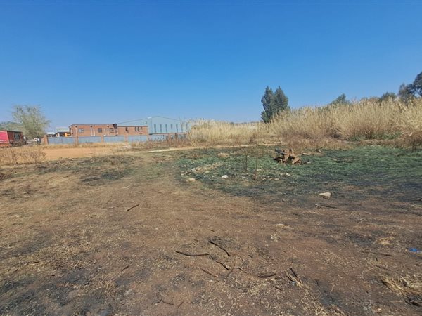 2 393 m² Land