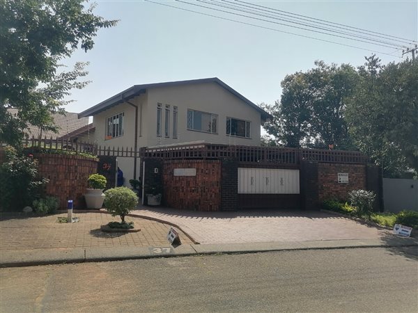 4 Bedroom House 4 Bedroom House
