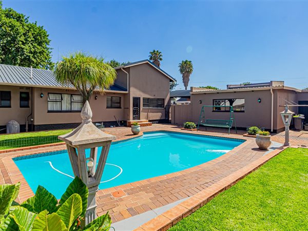 4 Bedroom House 4 Bedroom House