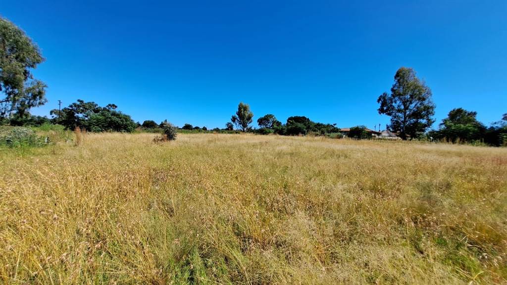 3091 m² Land available in Koster photo number 1
