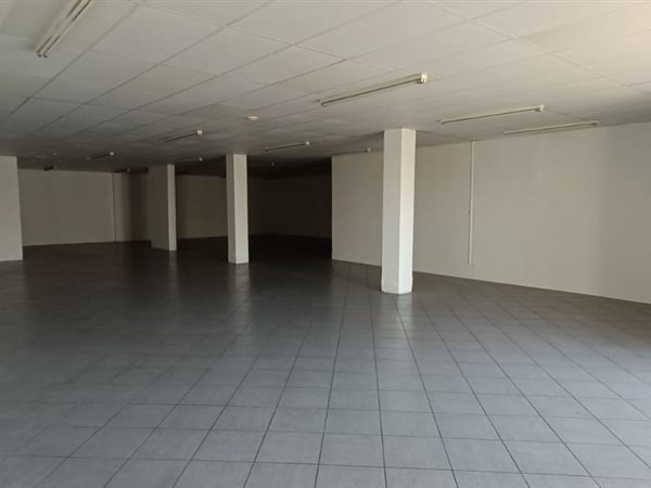 323  m² Commercial space