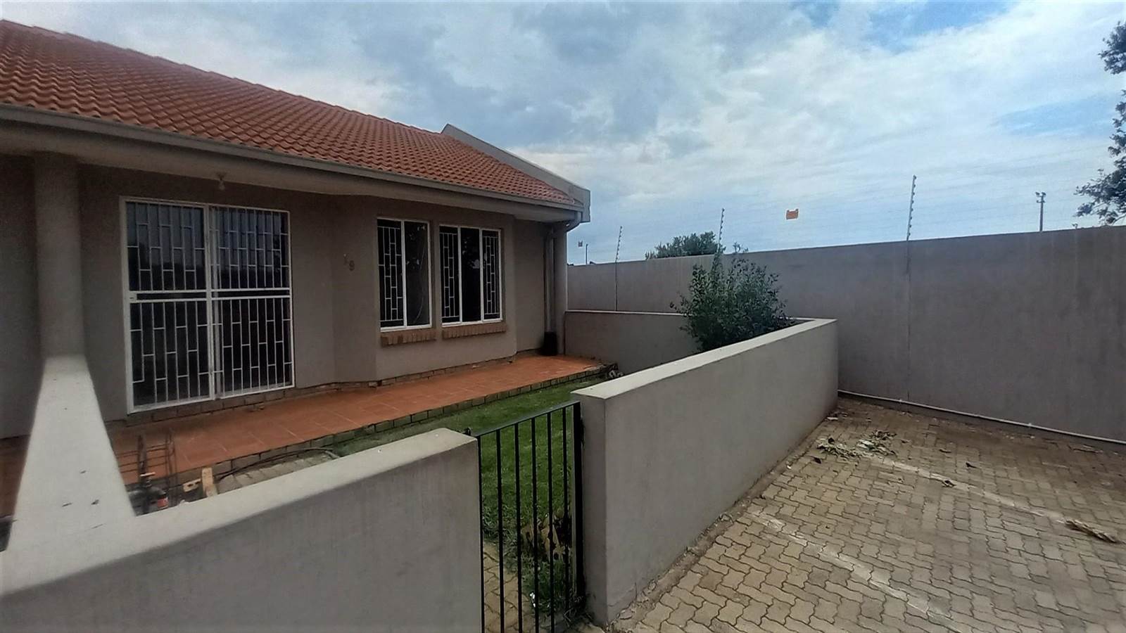 2 Bed Townhouse in Bronkhorstspruit photo number 17