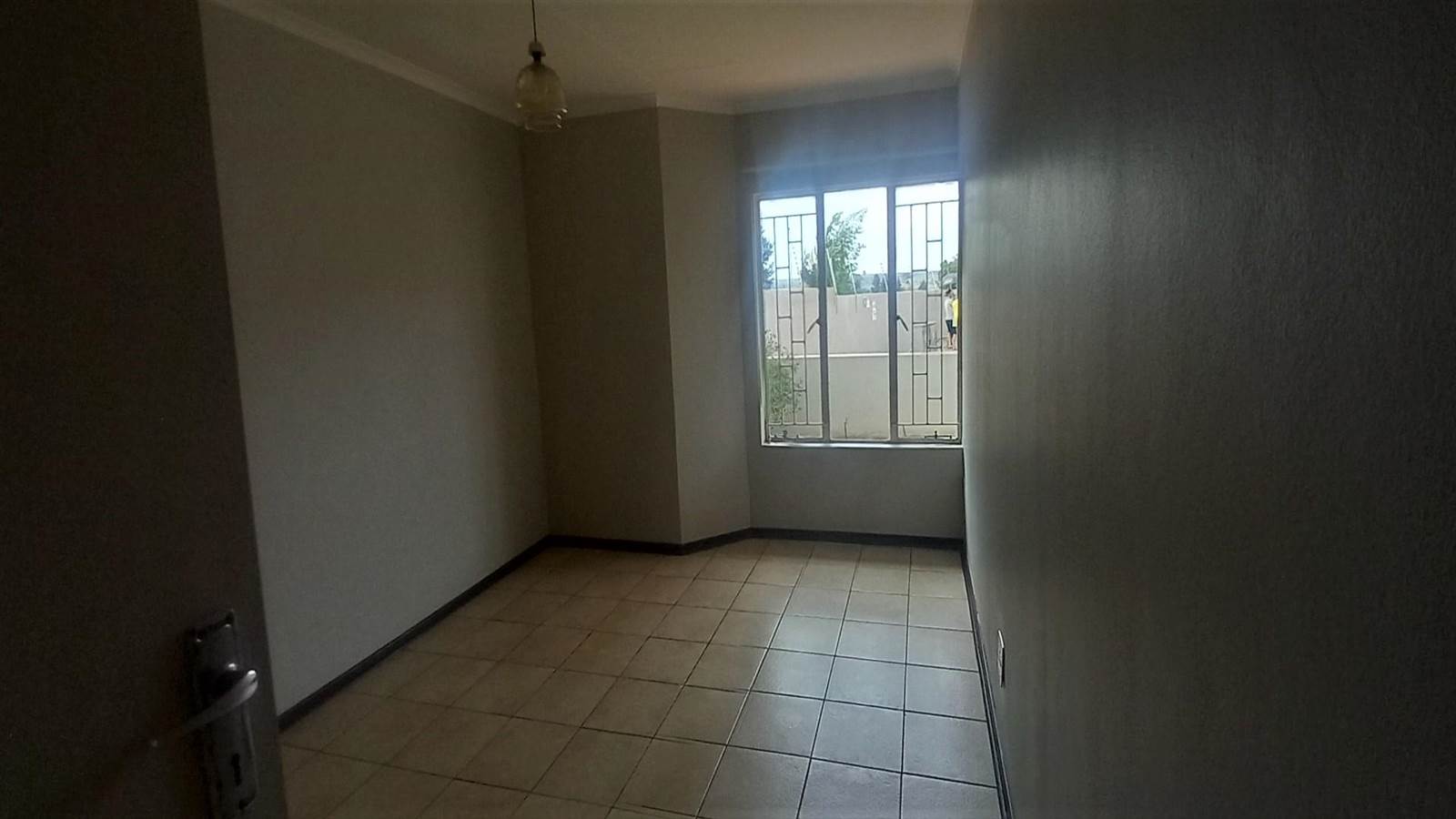 2 Bed Townhouse in Bronkhorstspruit photo number 14