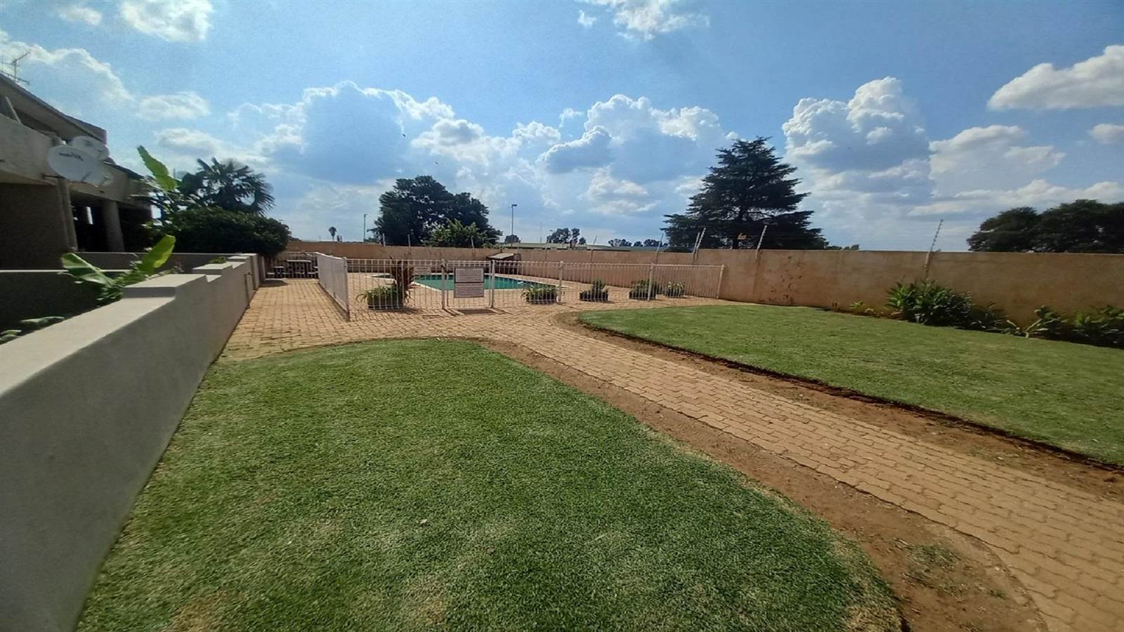 2 Bed Townhouse in Bronkhorstspruit photo number 18