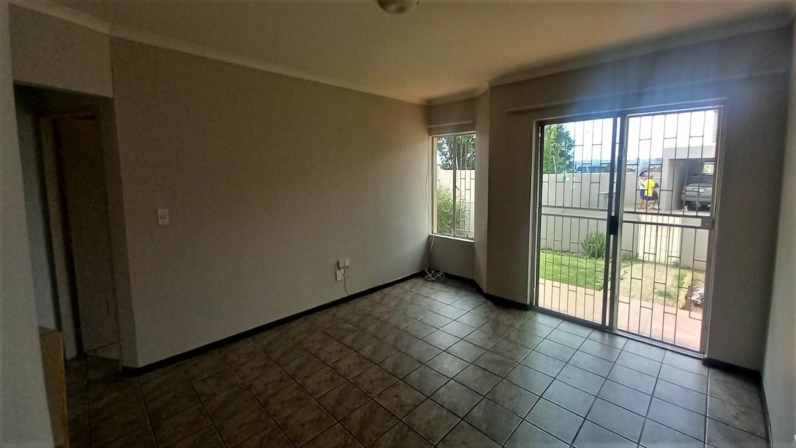 2 Bed Townhouse in Bronkhorstspruit photo number 5