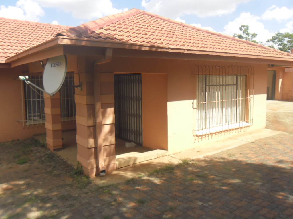 3 Bed House in Grobler Park photo number 4