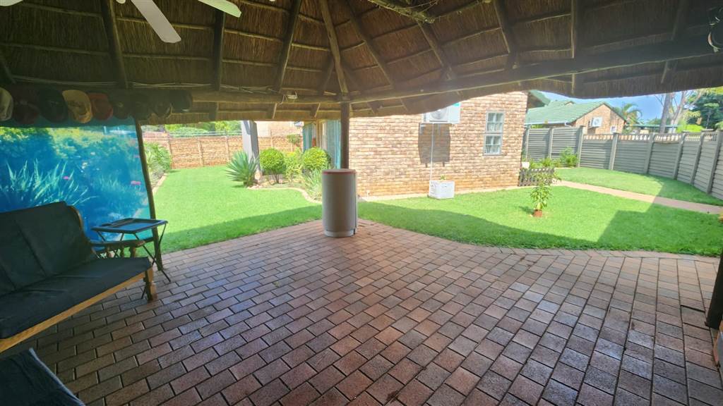 3 Bed Townhouse in Doornpoort and surrounds photo number 7