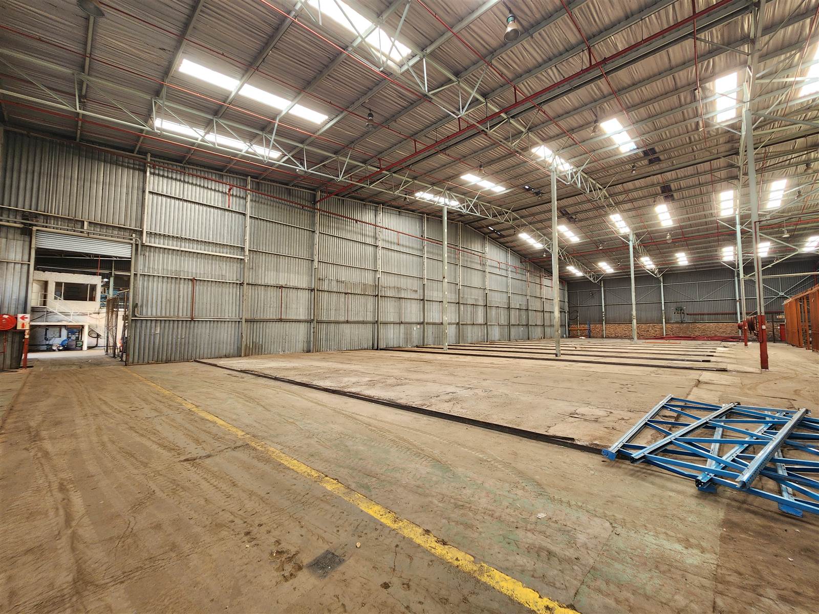 8000  m² Industrial space in Spartan photo number 18