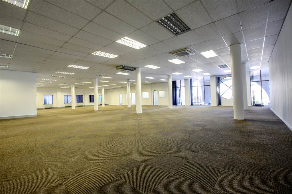 633  m² Office Space in Tyger Valley photo number 1