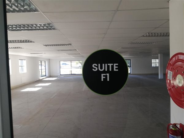 588  m² Office Space