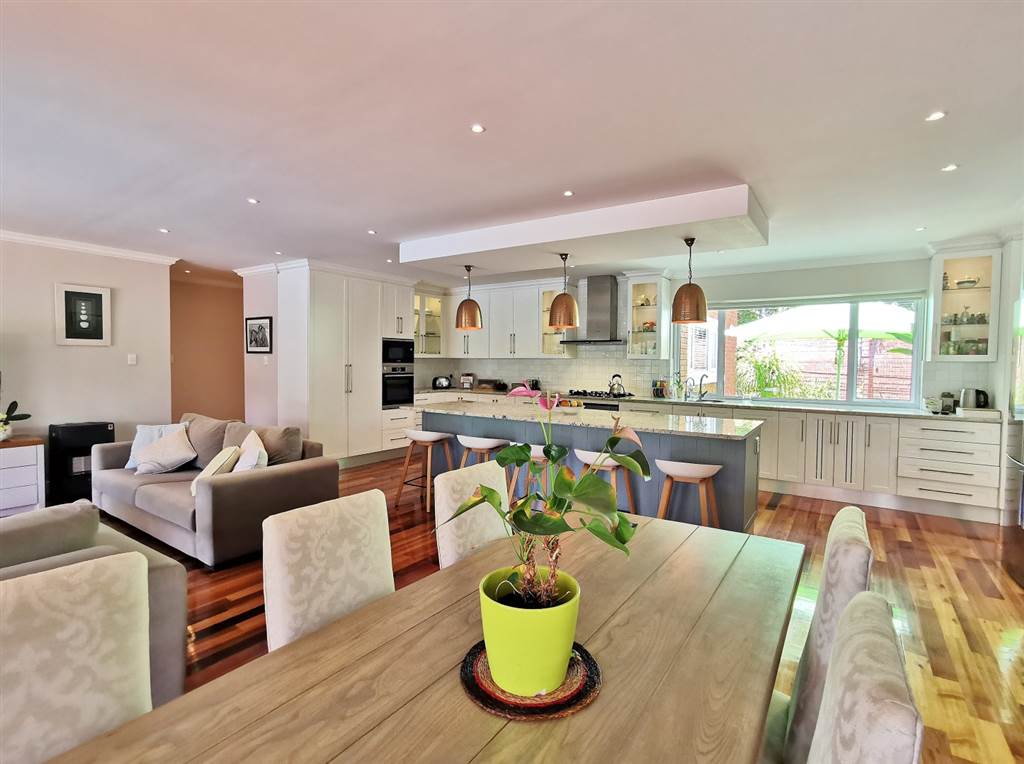 4 Bed Townhouse in Walmer photo number 8