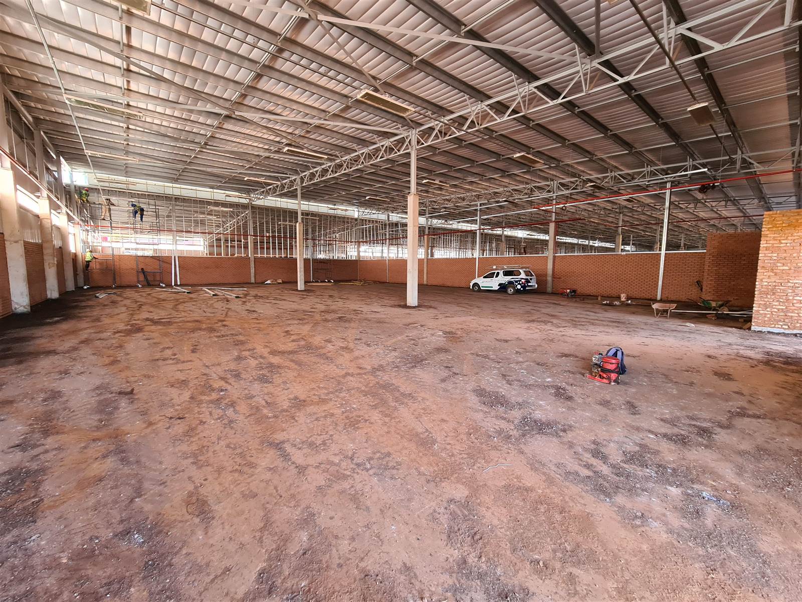 887  m² Industrial space in Clayville photo number 1